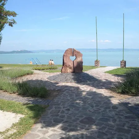 In Balaton 33908 דירה